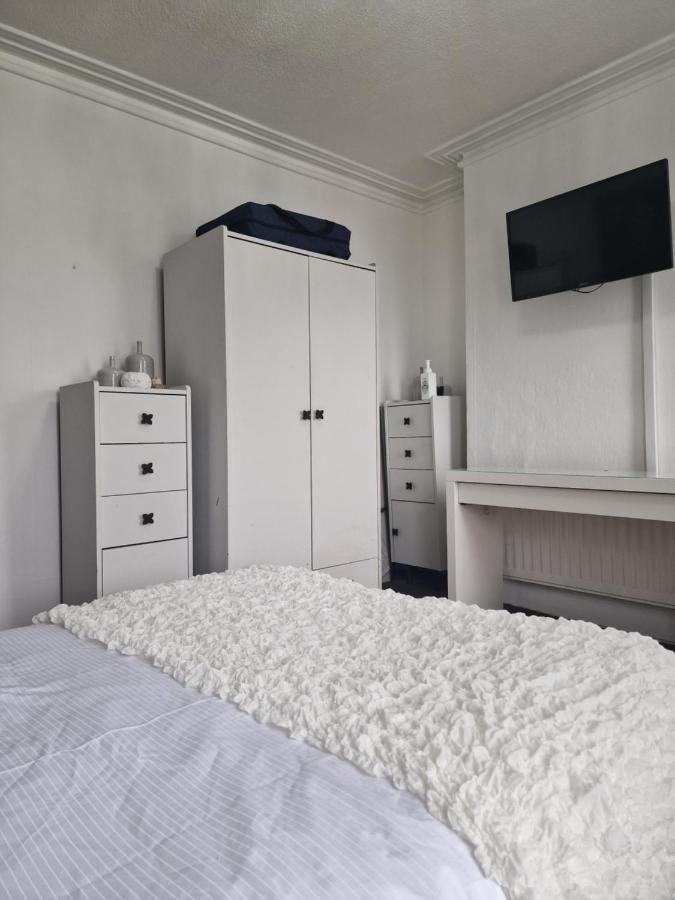 Double Rooms, Free Continental Breakfast, Pics And Full Address Sent After Booking, 2 Miles To City Centre Белфаст Экстерьер фото